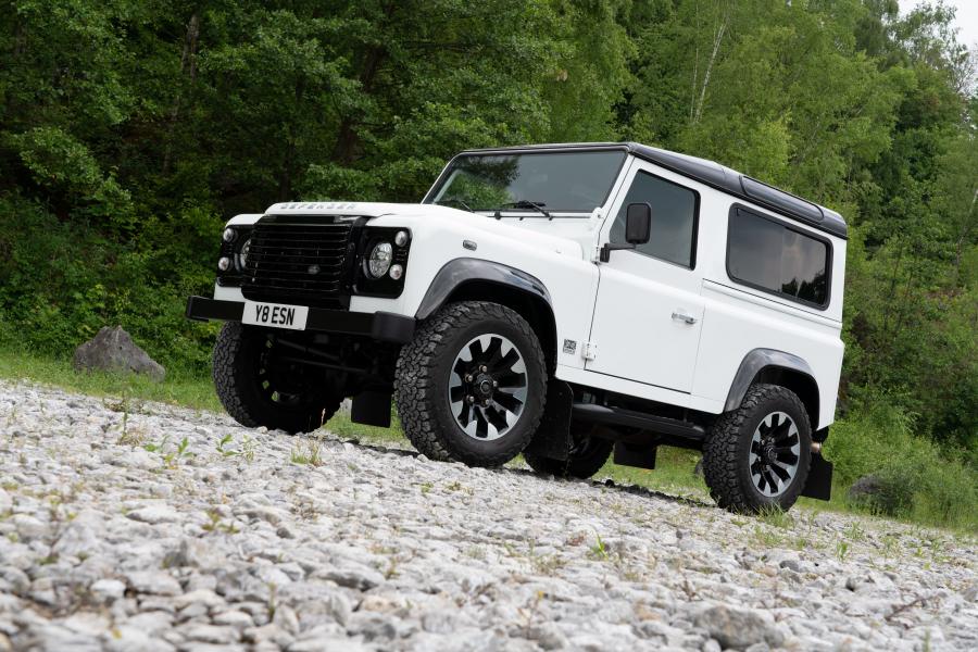  Land Rover Defender 90 Works V8 2018 года  (EU) (фото 1 из 30)